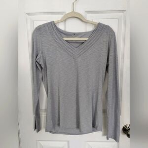 Kuhl Sora V-Neck Long Sleeve Shirt - Medium - Gray/Ivory